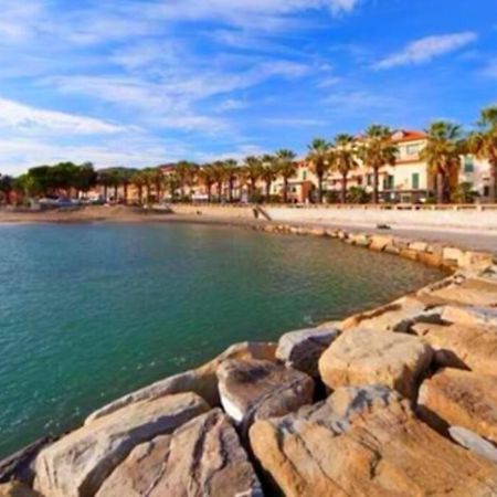 Appartamento 50 Mt Mare Con Parcheggio Riservato Riva Ligure Kültér fotó